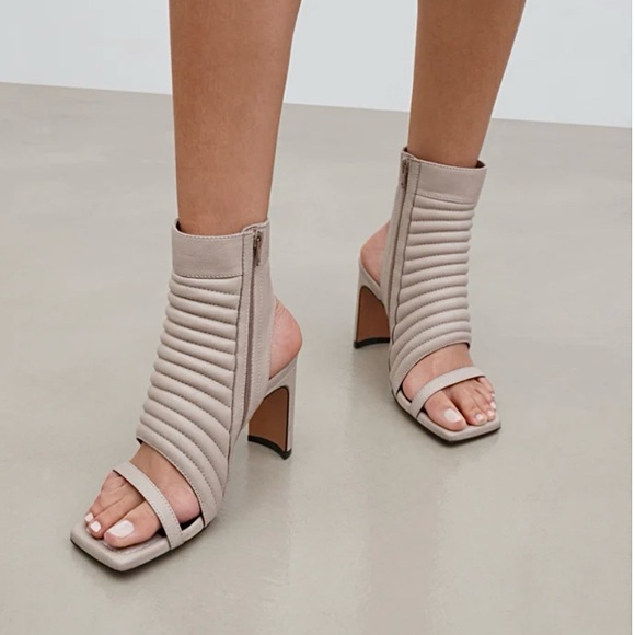 Marcella NYC Tula Heeled Sandals Size 7 Taupe Like New - Picture 2 of 16